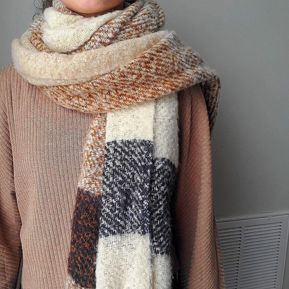 SOFT & COZY Scarf Boucle Earth Tone - Picture 3 of 12